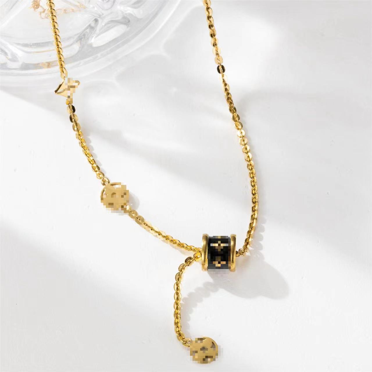 Fashion Light Personality Temperament Hollow Flower Small Waist Necklace for Women High-end Titanium Steel Non-fading Jewelry