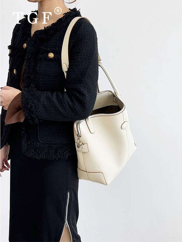 Handheld Tote for Women New Light Luxury Niche High end Fashion Commuter Versatile Crossbody Bucket Bag