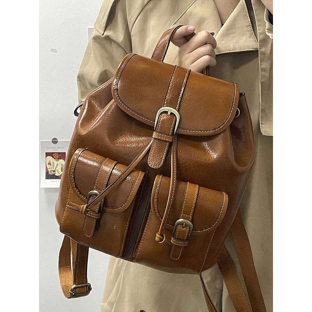 Vintage Women Backpacks Oil-Waxed Skin Ladies School Bags Large Capacity Travel Backpack Leather Student Rucksack Daypack