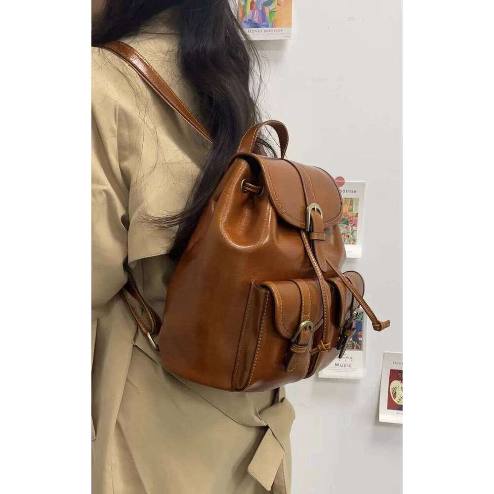 Vintage Women Backpacks Oil-Waxed Skin Ladies School Bags Large Capacity Travel Backpack Leather Student Rucksack Daypack