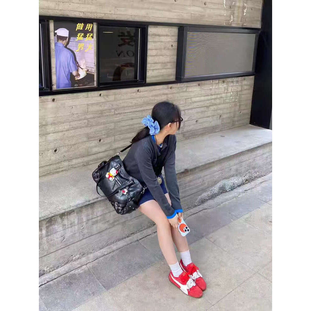 New Korean Style Casual Versatile Drawstring Large Capacity Single Shoulder Crossbody Motorcycle Tote Bag with Rivets for Commuting