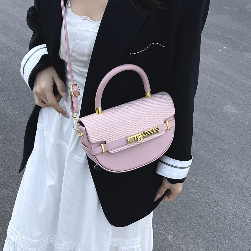 Free shipping 2025 designer Shoulder Bags womans ladies flap lady fashion casual chain handbag women pink white crossbody Underarm messenger armpit ba