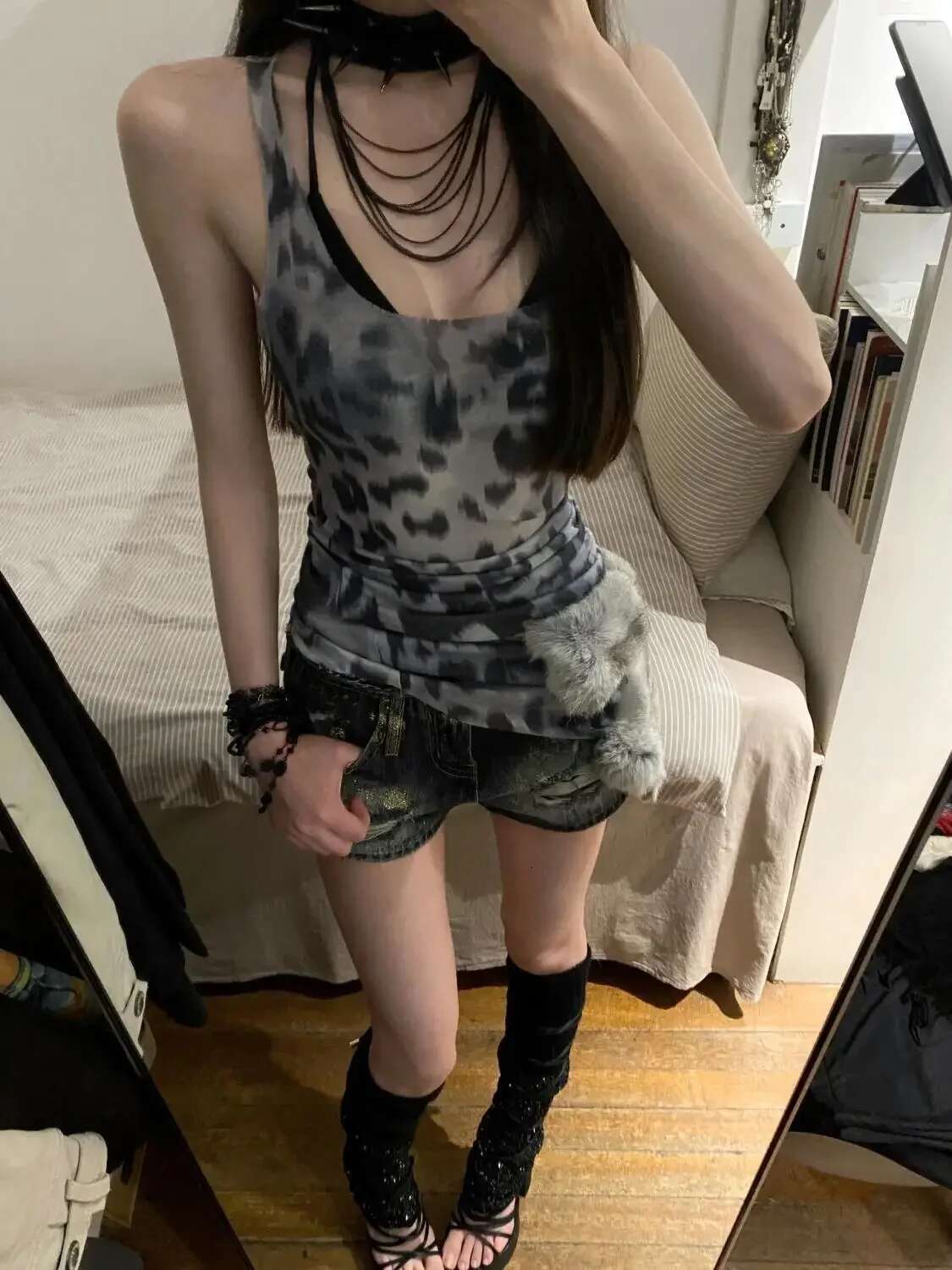 Y2k Vintage Tight Ripped Short Jean Pants Woman Fashion Clothing 2025 Youthful Streetwear Harajuku Flowy Denim Shorts for Women