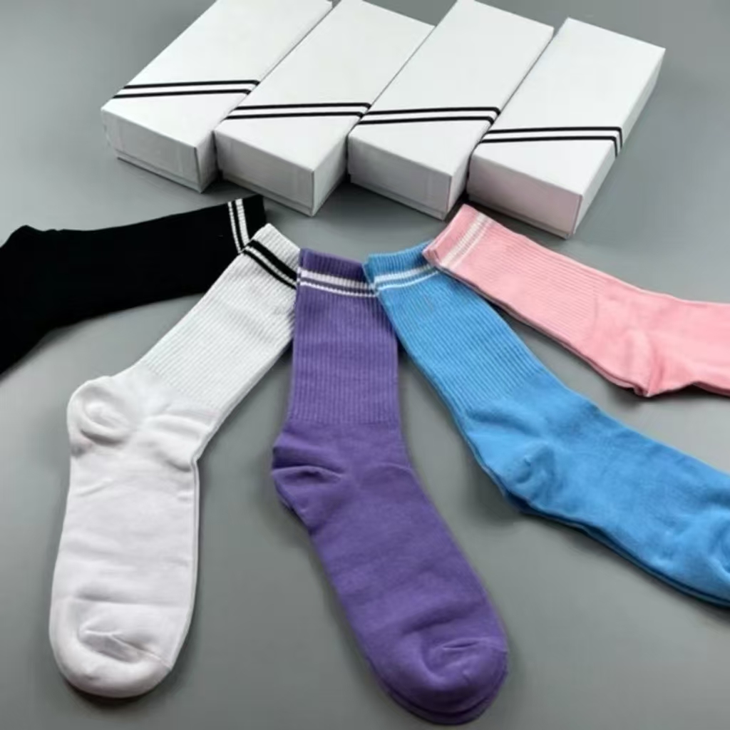 916 Women Yoga Crew Socks Casual Sports Cotton Stocking Mid-calf Fitness Unisex Black and White Middle-Long Tube Socks