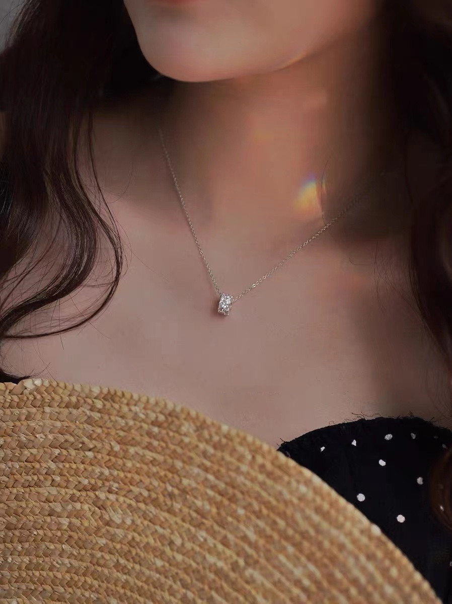 2025 Elegant Ins Top Sell Sweet Simple Fine Jewelry Genuine 100% 925 Sterling Silver Full Round Lab White Moissanite Diamond Women Circle Pendant Clav