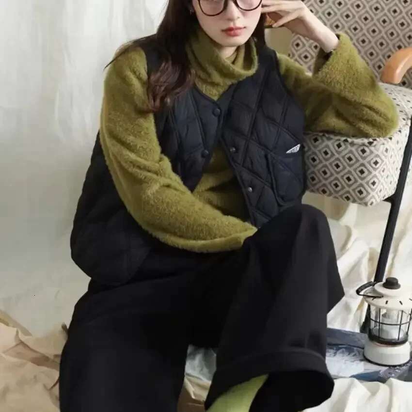 Diamond Solid Color Light Quilted Womens Vests Casual Youthful New Outerwear Autumn Lady Giletes Warm Elegant Cheap Working