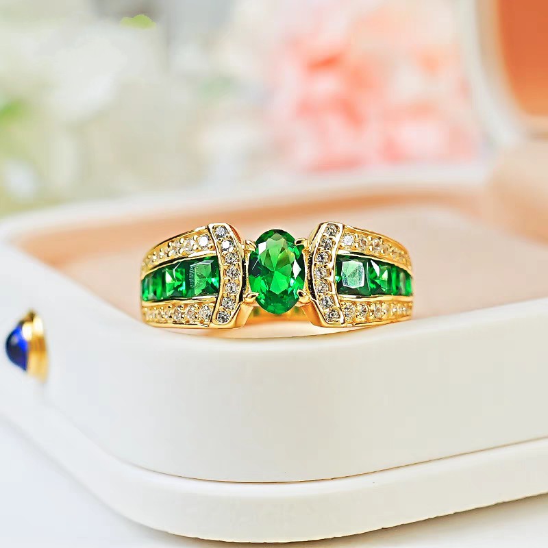 2025 Choucog Wedding Rings Luxury Jewelry Pure 100% 925 Sterling Silver 18K Gold Oval Cut Emerald Moissanite Diamond Party Eterinity Court Ladt Ring N