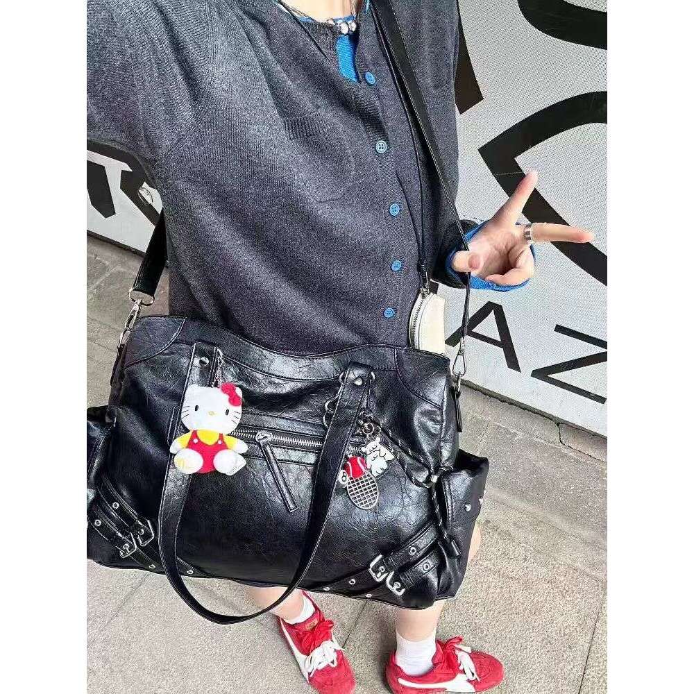 New Korean Style Casual Versatile Drawstring Large Capacity Single Shoulder Crossbody Motorcycle Tote Bag with Rivets for Commuting