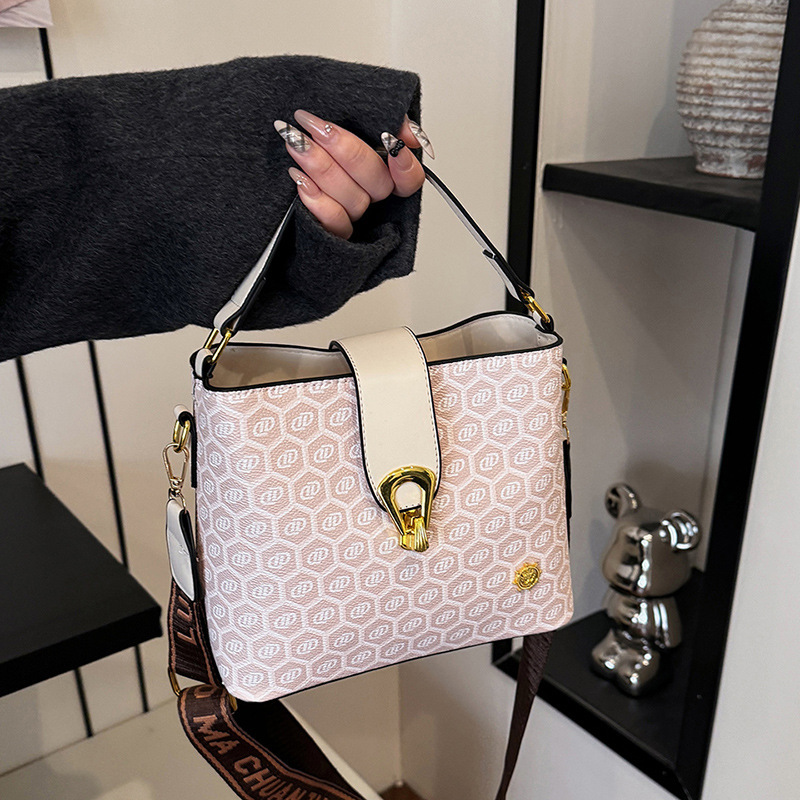 Top brand high-quality new free designer bag French retro texture bag 2025 new fashionable multifunctional handbag bucket crossbody bag new free desig