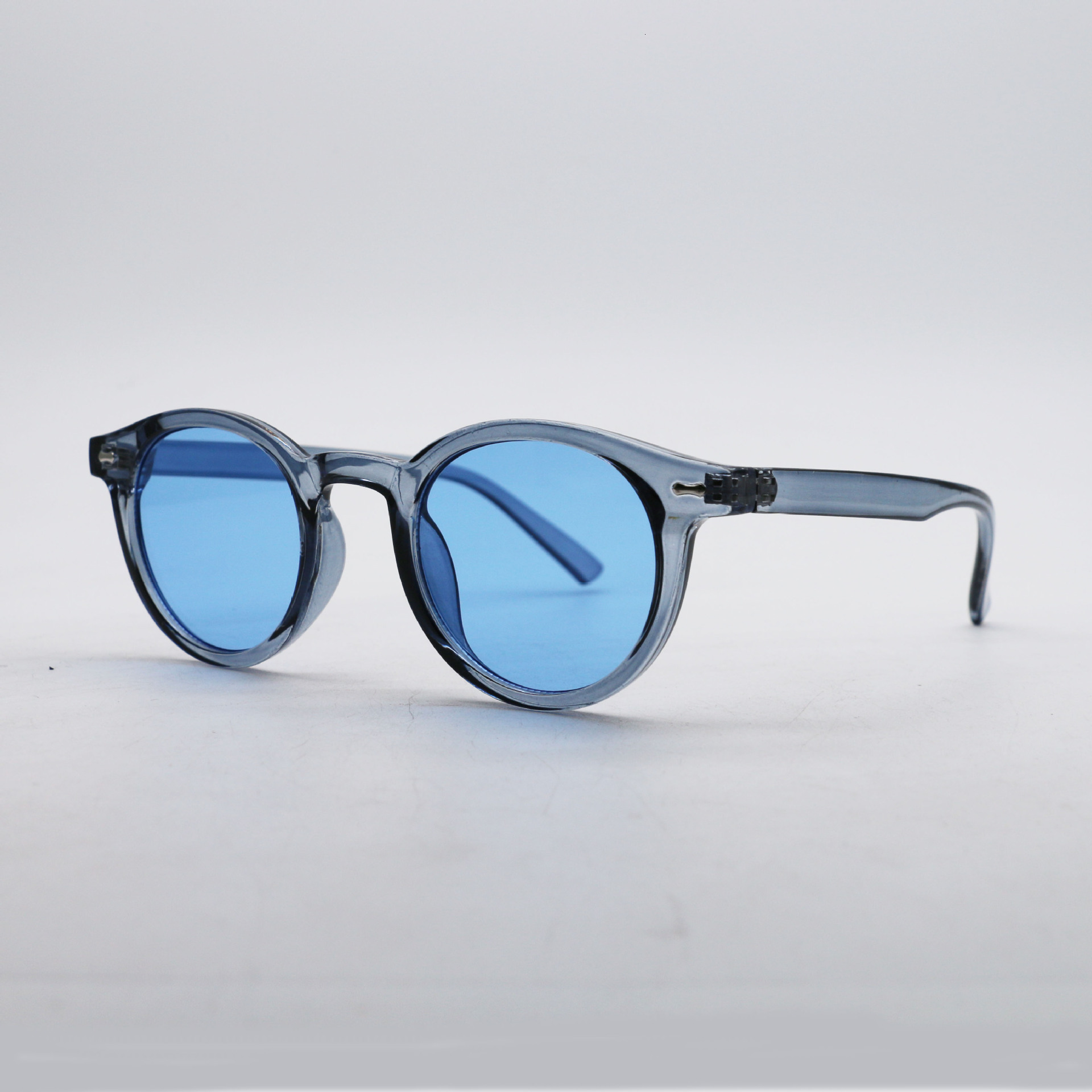 Round Frame Sunglasses with Ocean Lenses for Trendy Men and Women
