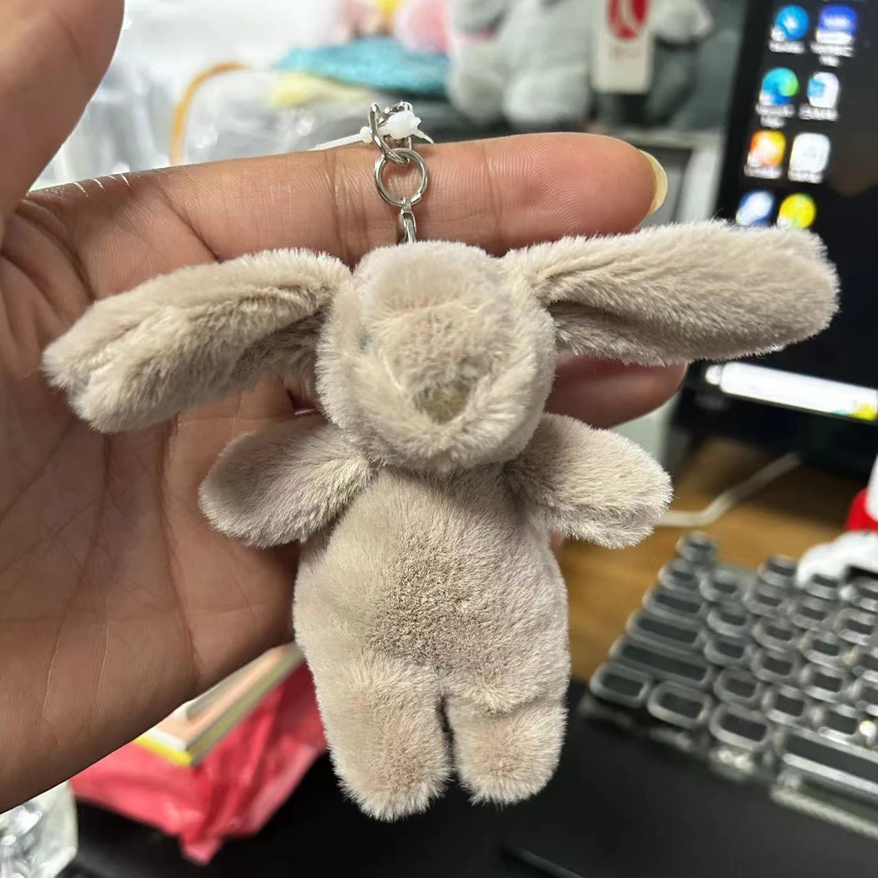 Stuffed Animals Cute Cartoon Rabbit Keychain Love Pompom Trinket Toy Girl Bag Car Keychain Mobile Phone Pendant Jewelry Gift 250616