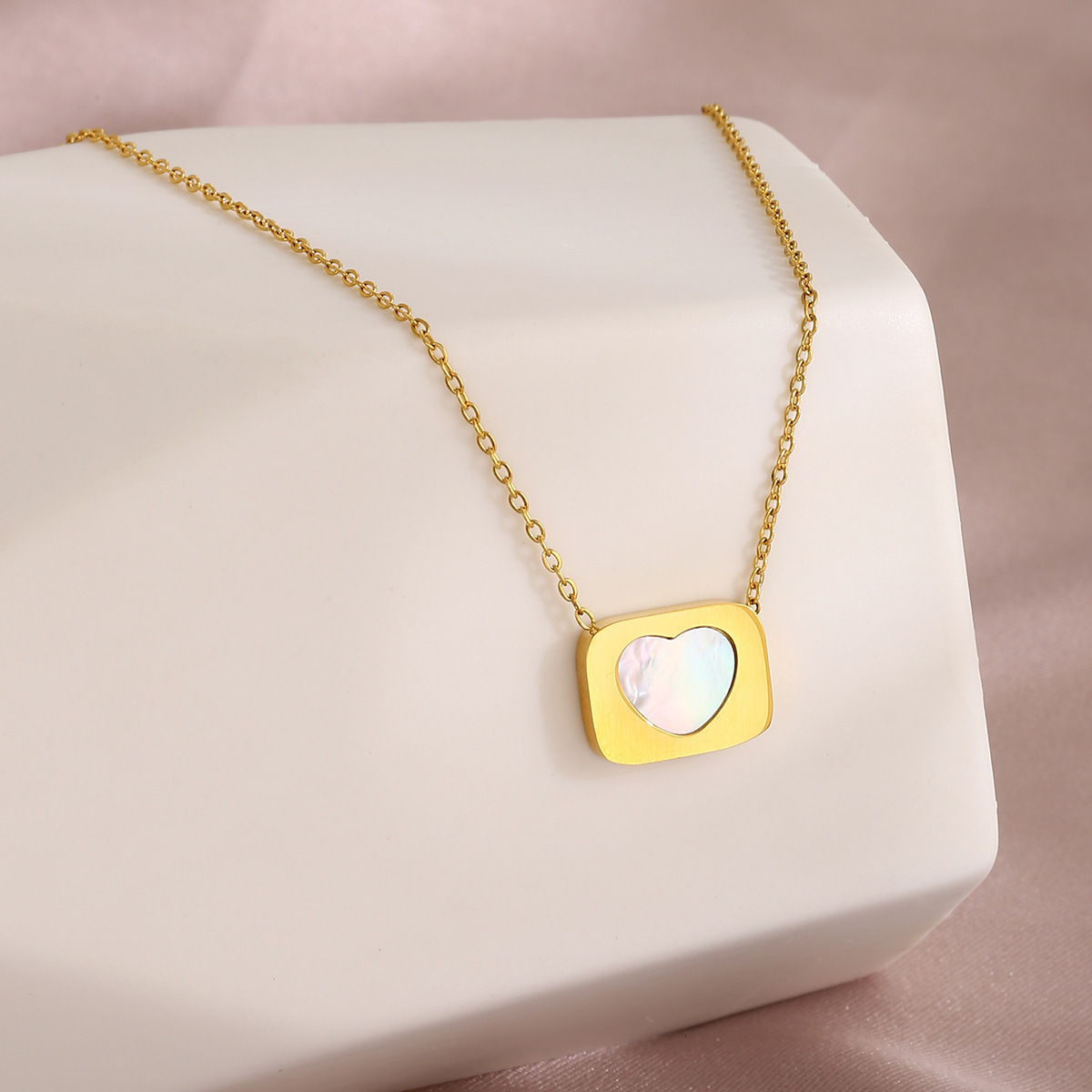 Fashion Light Style Simple Versatile Elegant Square White Mother-of-Pearl Heart Necklace for Women Titanium Steel Non-Fading Jewelry