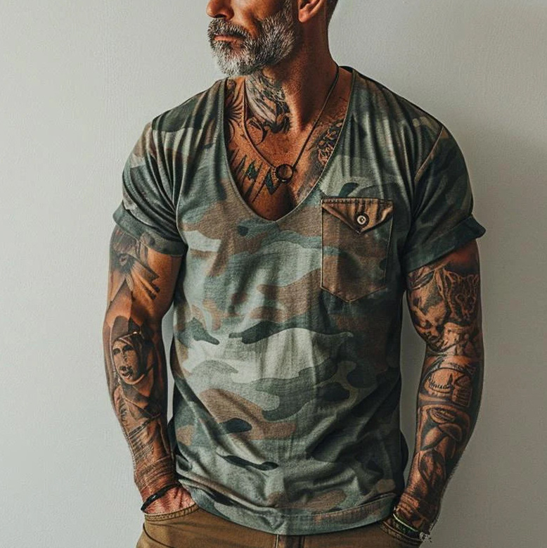 Men's T-shirt New V-neck thin short-sleeved men's T-shirt outdoor jungle camouflage pocket men's short-sleeved T-shirt European size: S