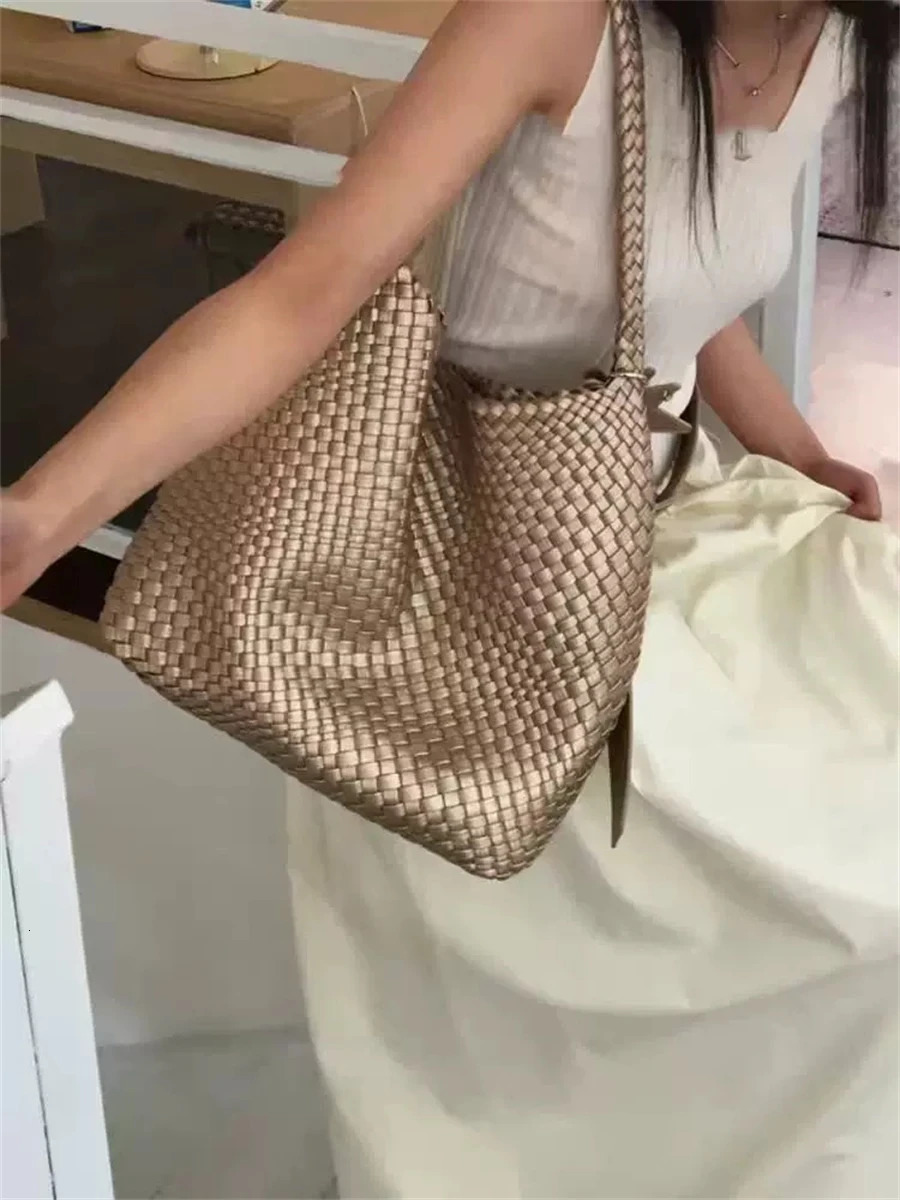 Spicy Girl Vacation Shoulder Bag Commuting Large Capacity Hand-held Tote Retro Woven Bags for Women 250614
