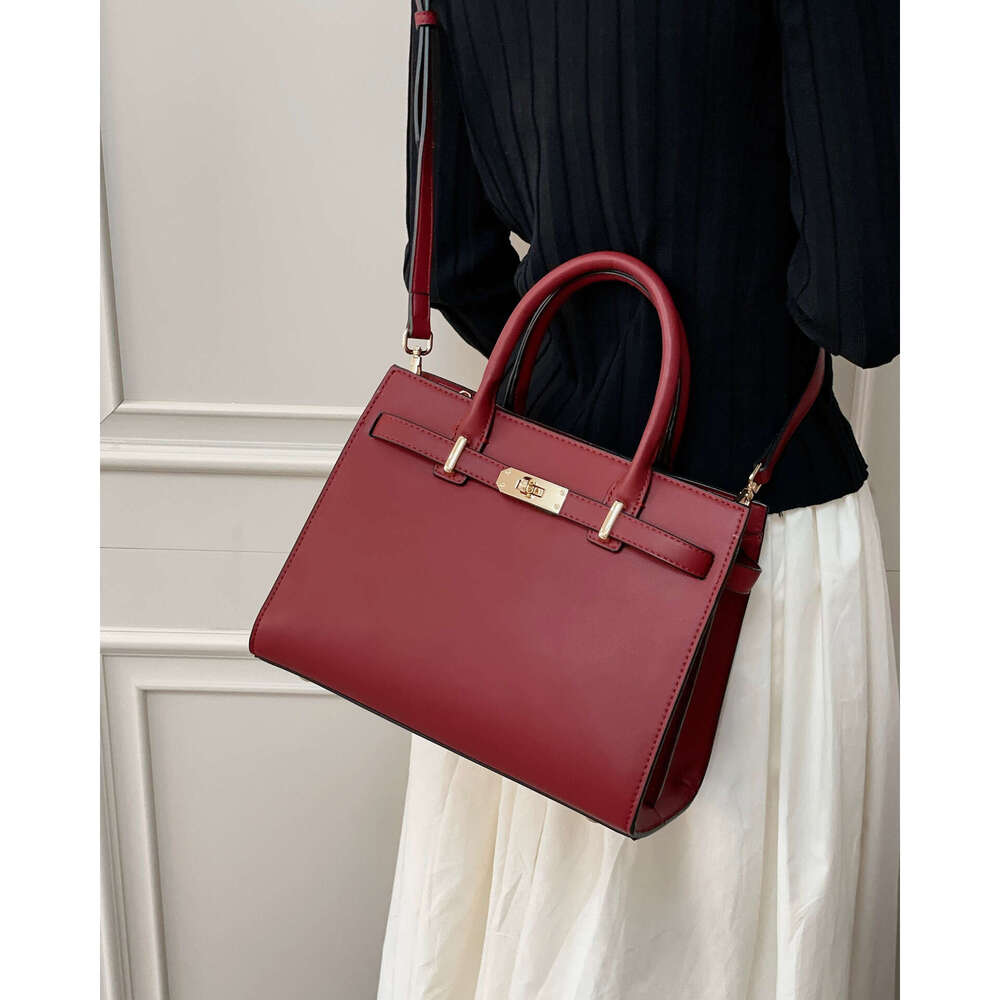 Free shipping fashion designer bag Luxury Women s New Red Elegant Wedding Bag for Middle aged Moms High end Large Capacity Handbag Handbags tote purse