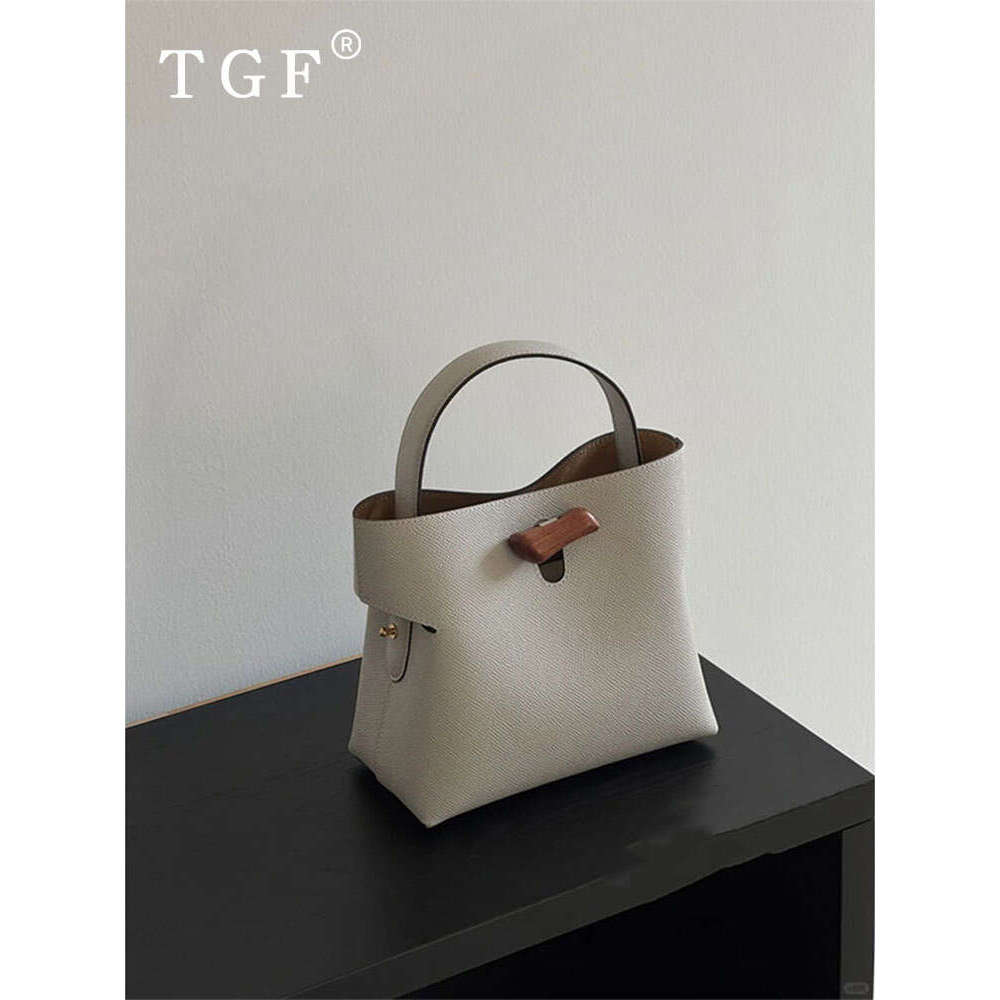 Palm Print Handbag for Women New Light Luxury Niche Design Fashion Commuter Versatile Shoulder Bucket Bag