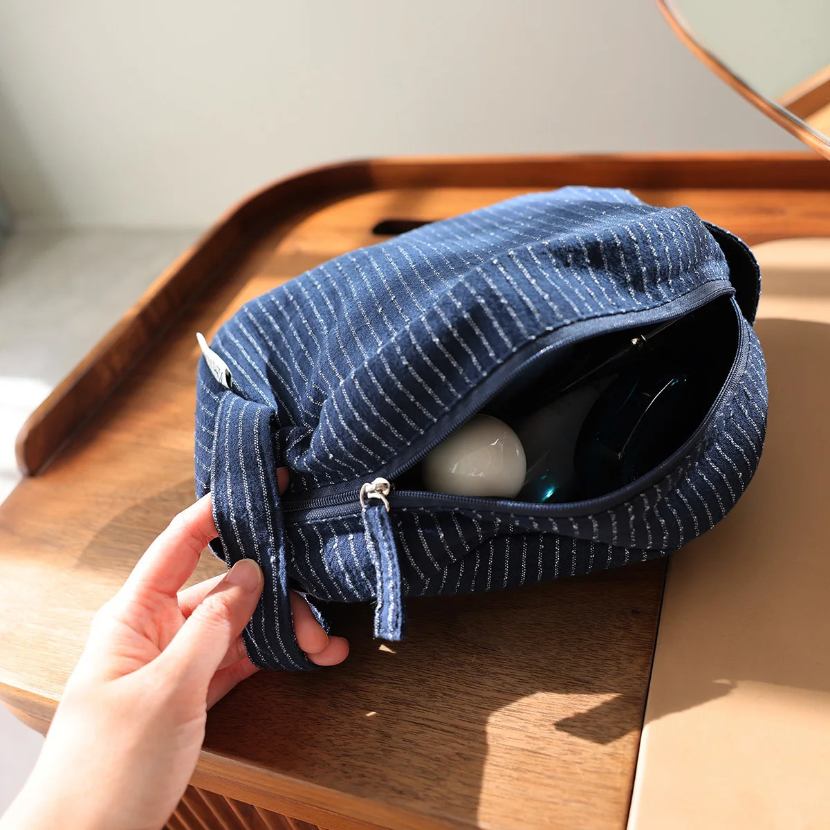 Classic striped large capacity portable cosmetic bag cotton linen fabric dark zipper skin care travel storage bag 250614