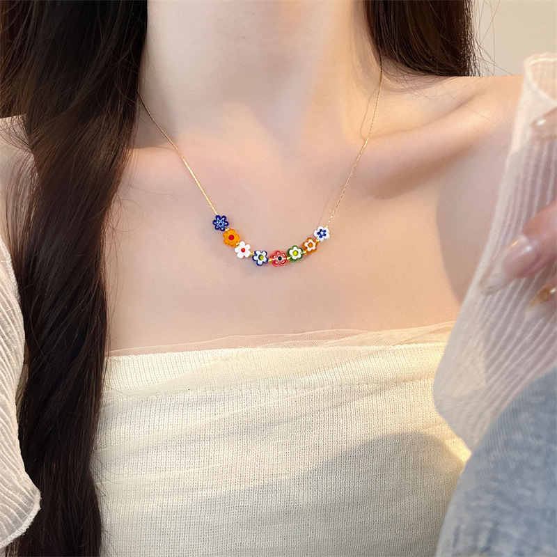Fashion Light Simple Unique Design Colorful Glass Flower Necklace for Women Titanium Steel Non-Fading Jewelry