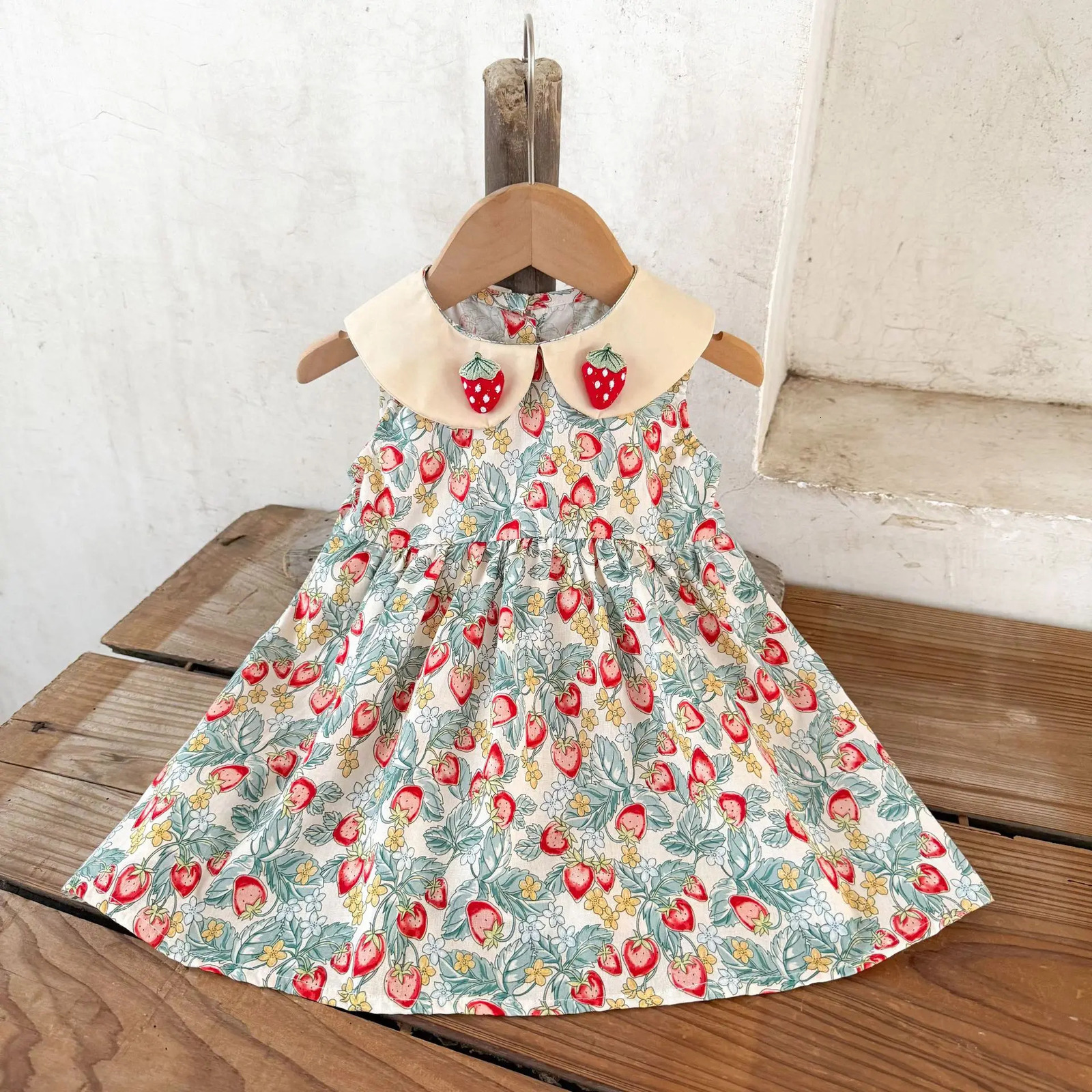 Ins Summer Kids Baby Girls Dress Cotton Lace Fly Sleeve Infant Girl Dress Strawberry Print Cotton Sleeveless Dress For 1-5T Girl 250617