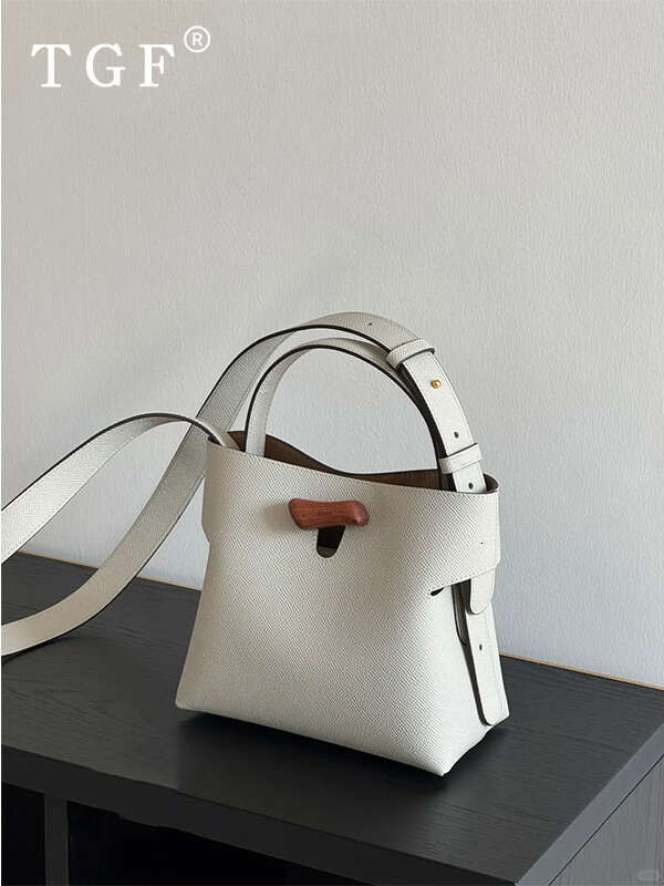 Palm Print Handbag for Women New Light Luxury Niche Design Fashion Commuter Versatile Shoulder Bucket Bag