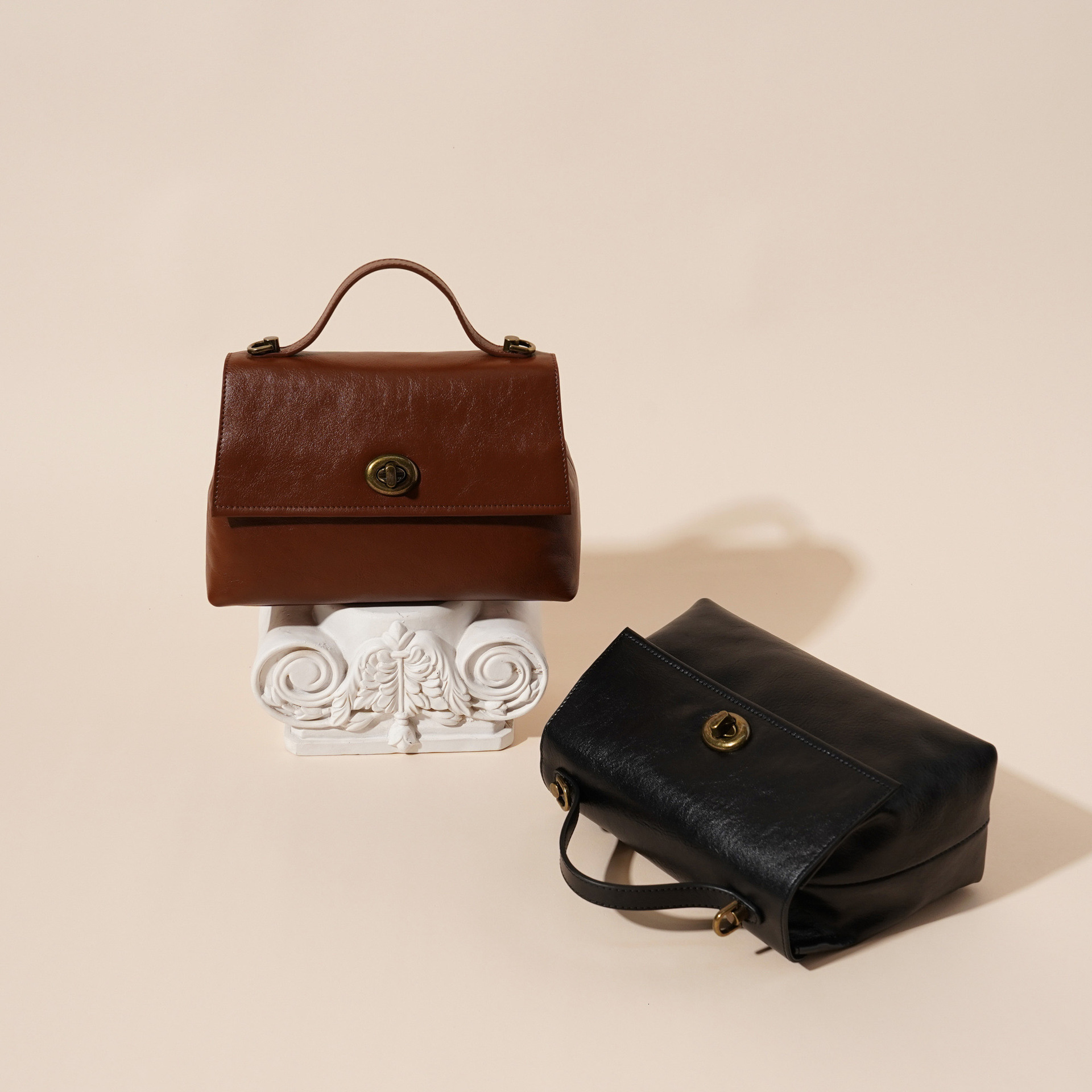 Women's Fashionable Leather Shoulder Bag Free Shipping Designer Retro Small Square Bag Flip Cover Mailman Bag Commuter Crossbody Bag Handbag