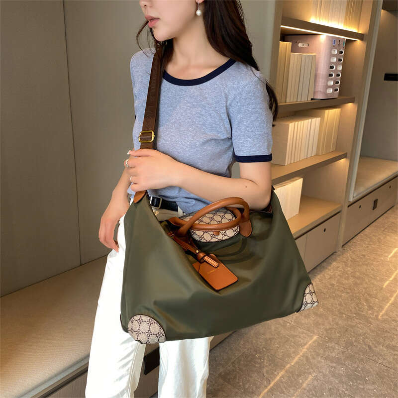 Large Capacity Travel For Women, Fashionable Short Trip Handbag, Korean Style Portable Clothing duffle bag Designers Duffel Bags lage Travelling Bag S
