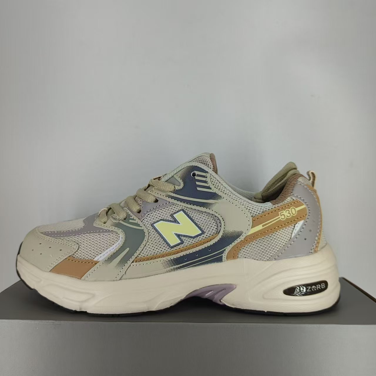 Breathable mesh casual shoes with lightweight body and cushioned sole for comfortable walking without stuffiness, simple low cut design that fits the 