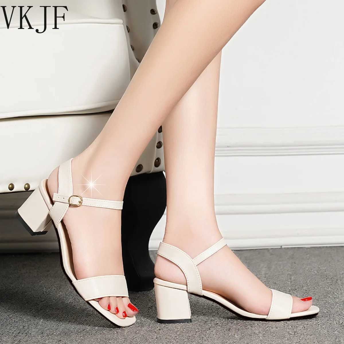 2024 Summer New Square Head Solid Color Temperament Womens Large Fashion Sandals with One Line High Heels Women Z250617