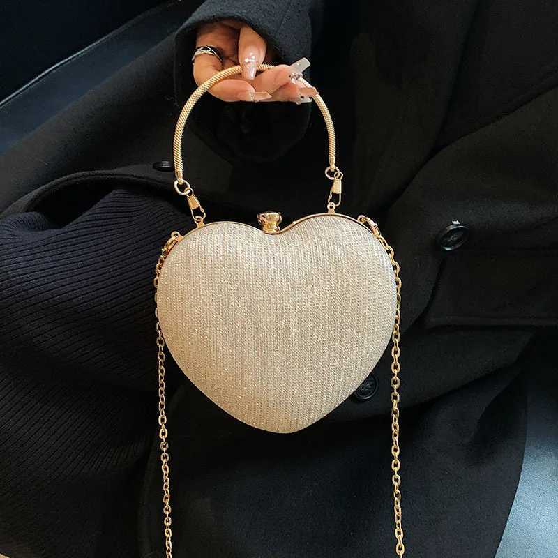 Evening Clutch Bag Women Bag Shiny Handbag Heart Shape Metal Clutches Bag Fashion Chain Shoulder Crossbody Bag Lady Purse Z250617