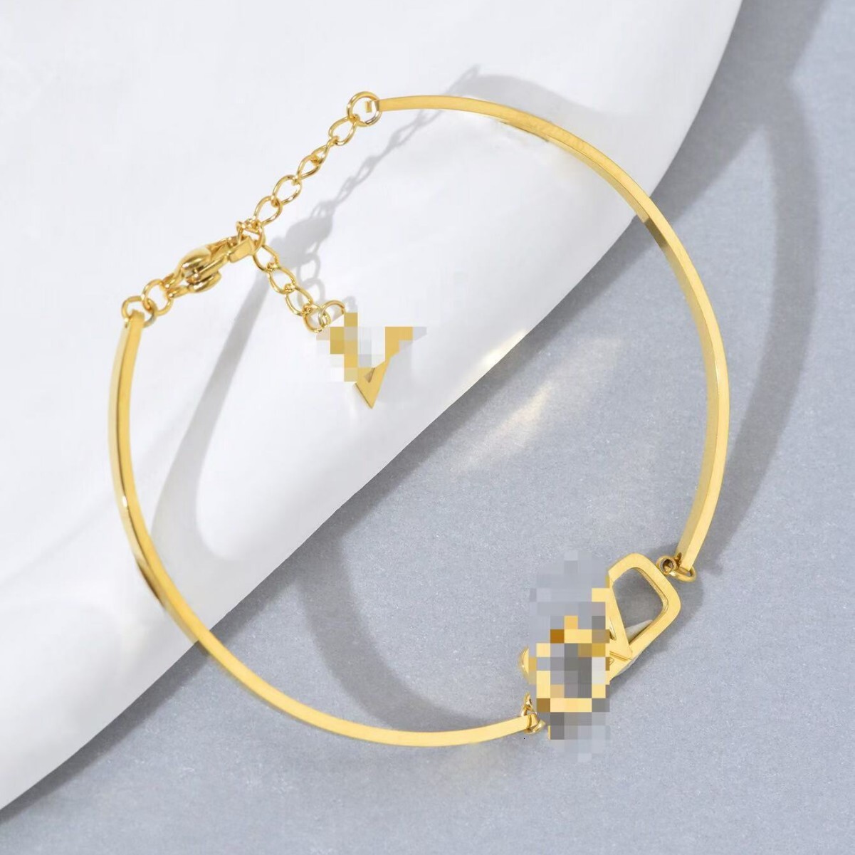 New Fashion Simple V-Shaped Hollow Bracelet for Women Gold High-End Sense Temperament Titanium Steel Jewelry