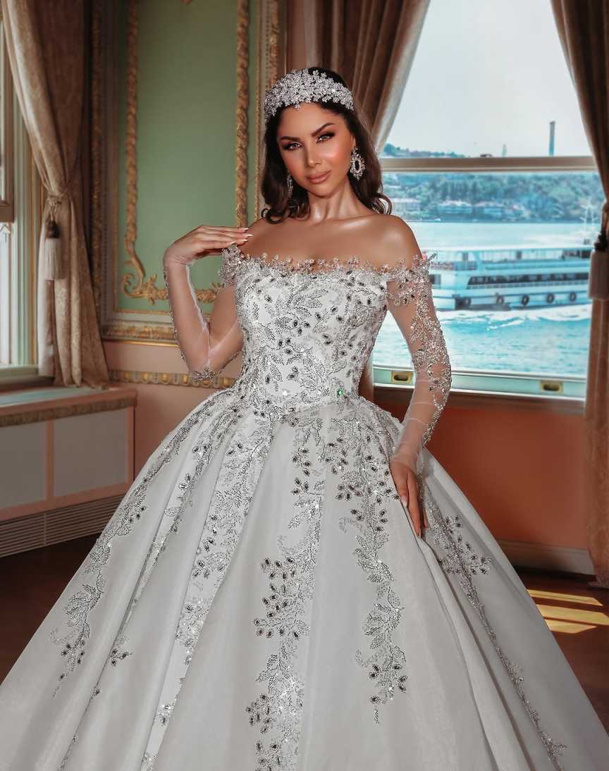 Vintage A Line Women Wedding Dress Appliques Crystal Bridal Gowns Off Shoulder Long Sleeves Sweep Train Dress Custom Made vestidos de novia