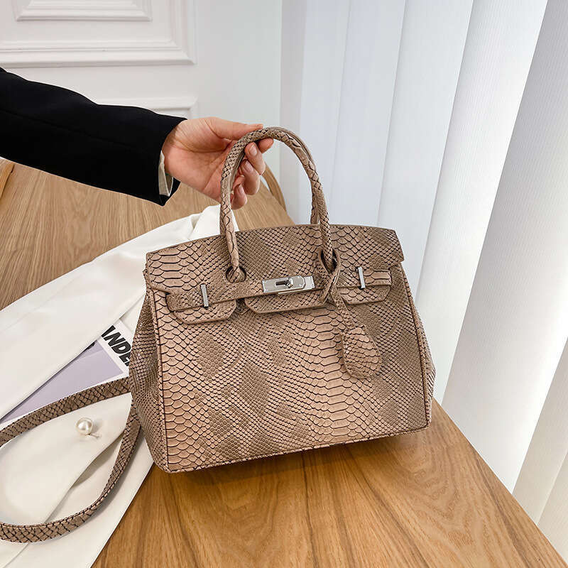 Snake Skin Pattern New for Women 2025 New Large Capacity Handbag Trendy Commuter Shoulder Crossbody Bag
