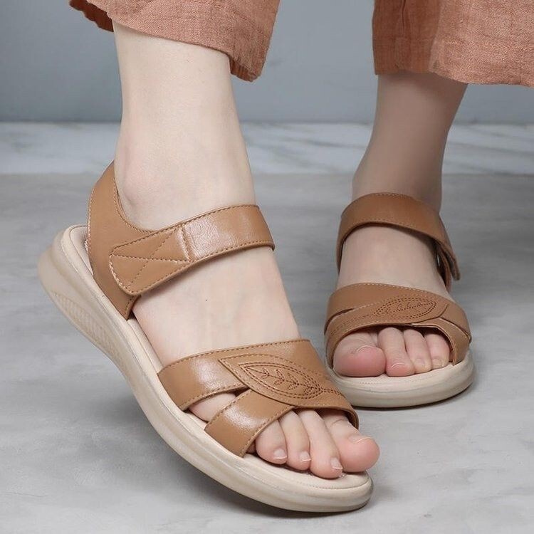 Summer sandals, flat shoes, fashionable multifunctional beach women's sandals, designer sandals, anti slip hollow women's slippers
