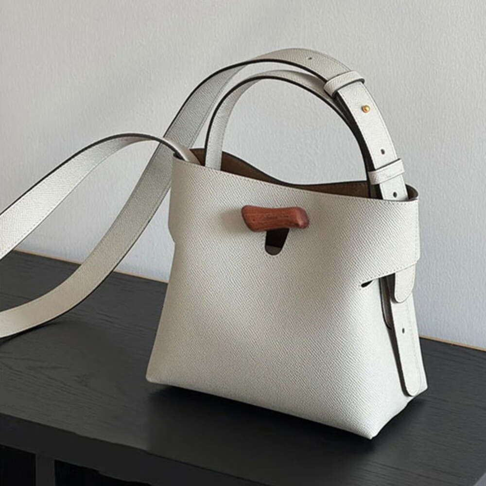 Palm Print Handbag for Women New Light Luxury Niche Design Fashion Commuter Versatile Shoulder Bucket Bag