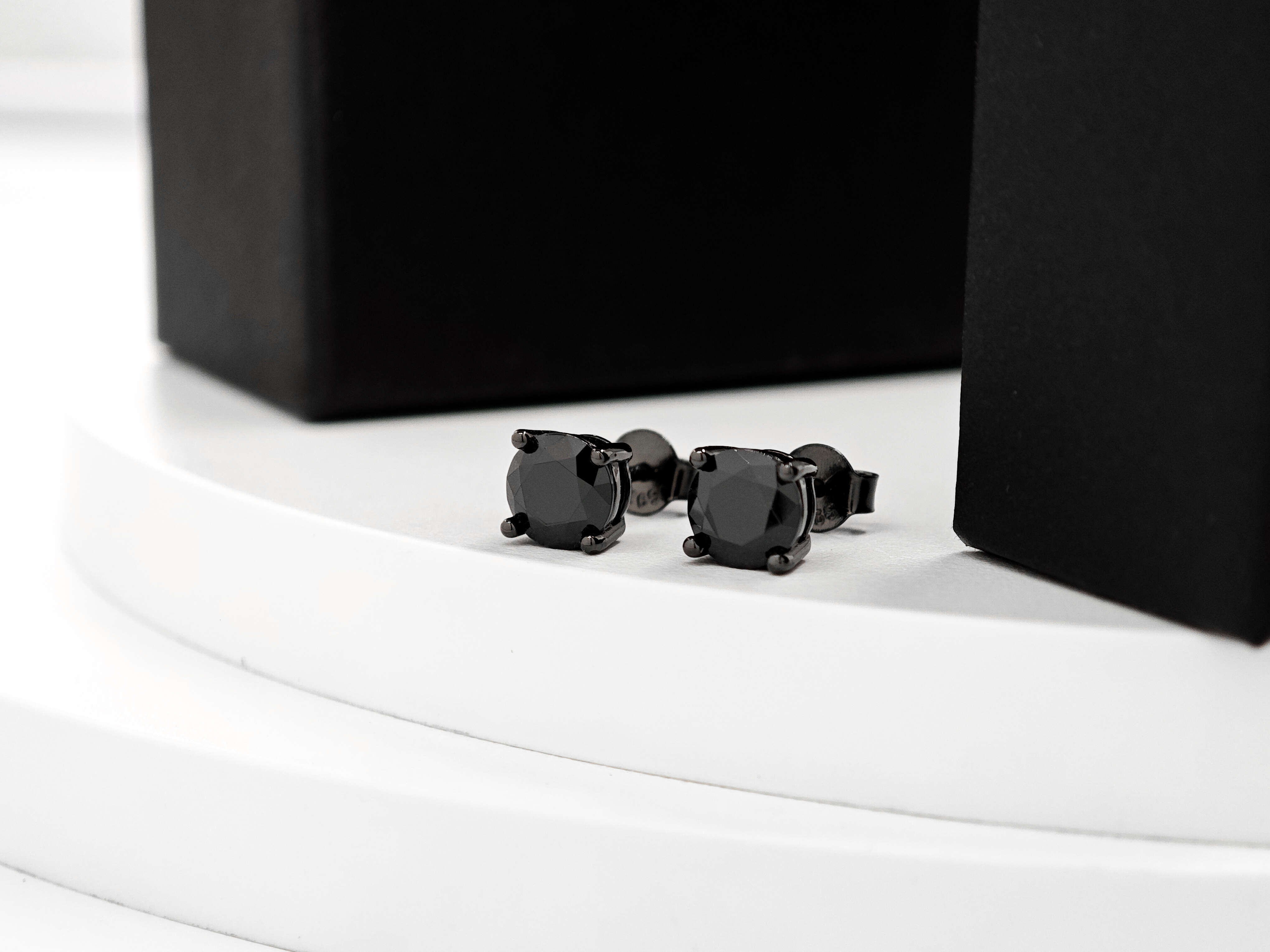 Ruizuan Black Moissanite Earrings 925 Silver Fashion Jewelry Earring Studs Round 1CT 6.5mm Moissanite Earrings Men