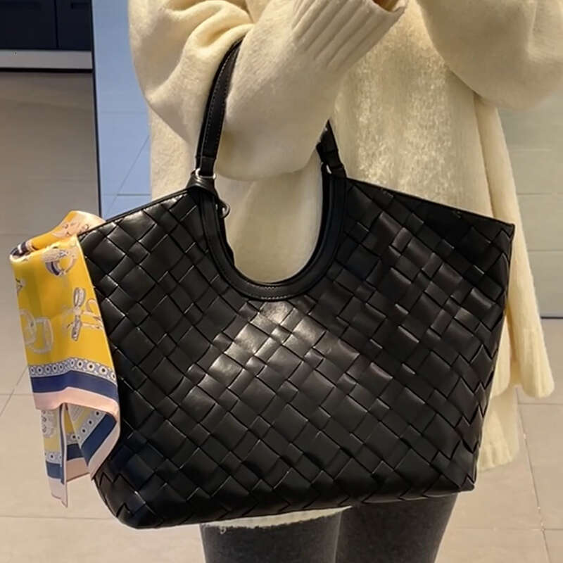 New Niche Design Woven Large Capacity Tote Underarm Handbag Shoulder Crossbody Bag