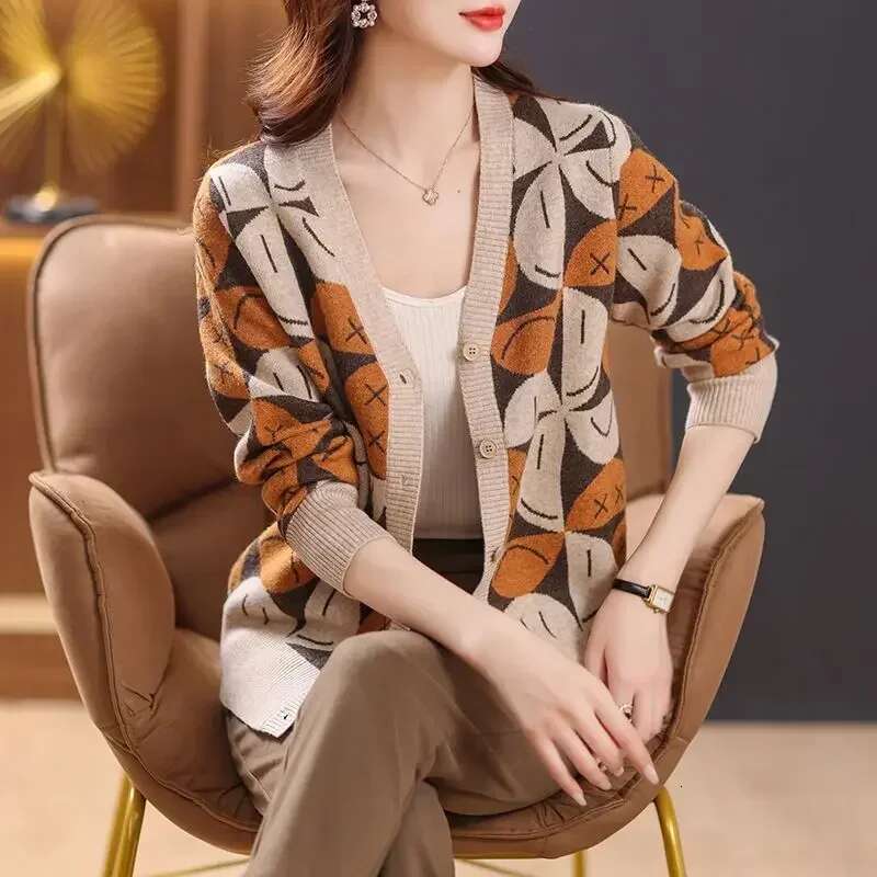 Outerwear Womens Cardigans Loose Coat Fashion 2025 Ladies Knit Sweaters Office Wear Y2k Crochet Top Youth Trend Korean Style