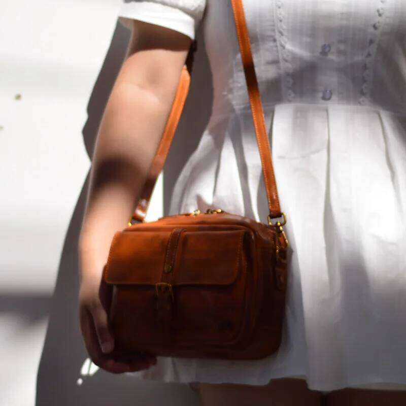 AETOO Retro Walk Texture Crossbody Fashion Real Cowhide Mobile Phone Leather Women's Bag Vertical Small Bod