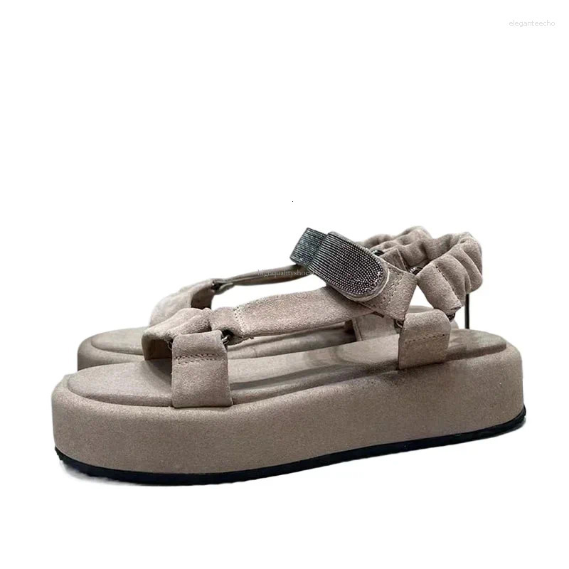 2025 S Fashion Designer Sandals String Bead Platform Woman Sandal Open Toe Flat Thick Sole Beach Holiday Shoe Runway Leisure Samdals Summer