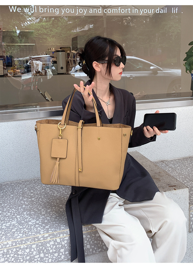 Free Shipping 2025 New Designer Bag Fashionable And High-quality Shopping Bag Leather And Cowhide Handbag Commuting Large Capacity Bucket Bag