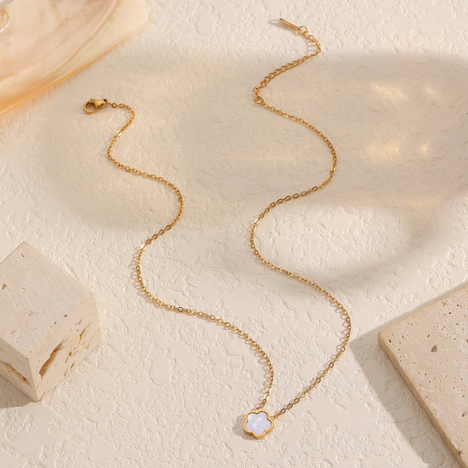 itanium Steel Necklace for Women High-End Design Jewelry White Mother-of-Pearl Flower Pendant
