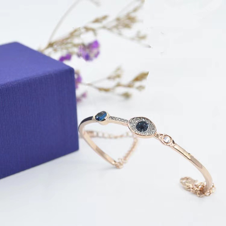 Fashionable Elegant Simple Devil's Dia-Studded Bracelet for Women High-End Exquisite Eye Titanium Steel Jewelry