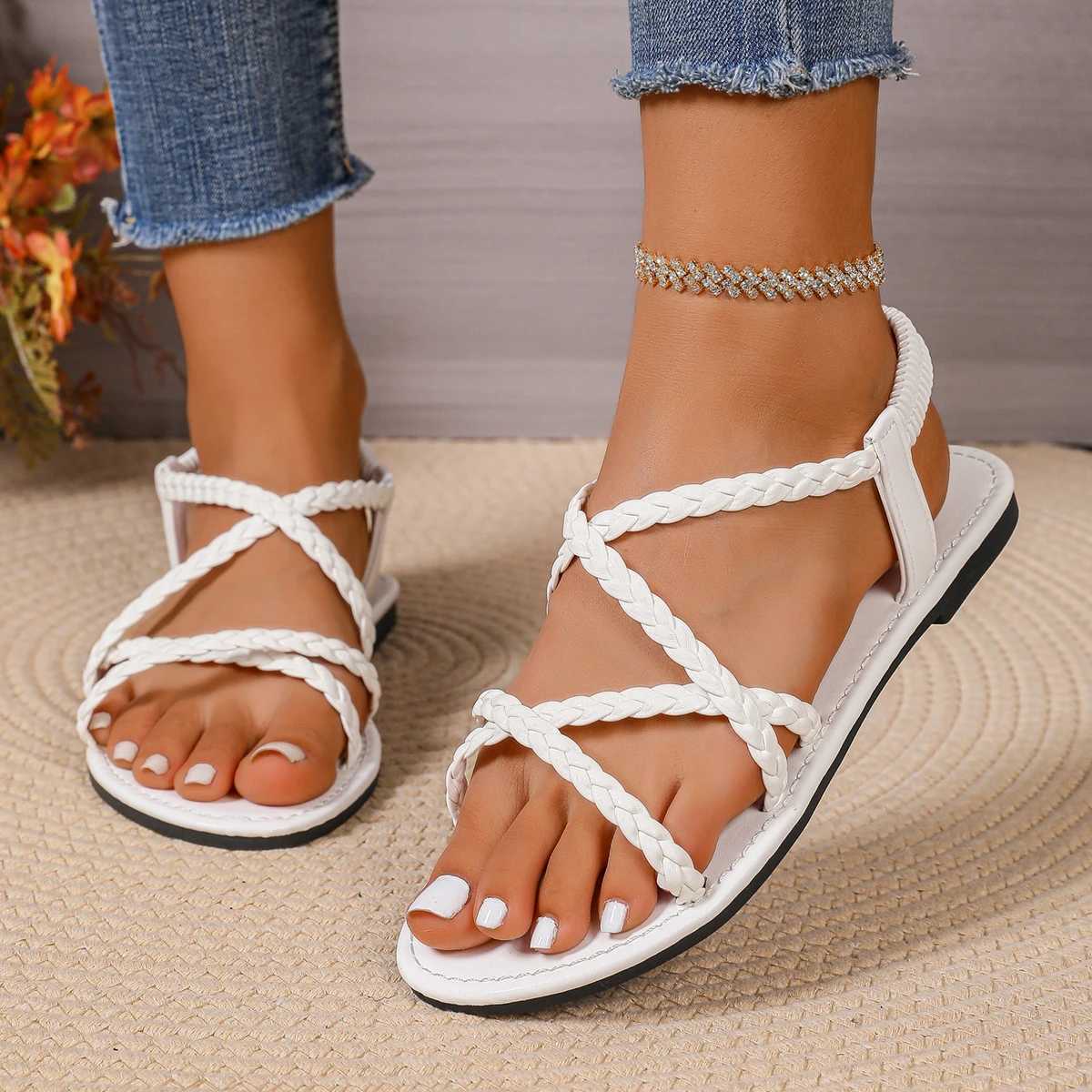 Women Beach Woven Hollow Sandals Women Flats Casual Clip Toe Sandals Summer 2025 New Fashion Casual Comfortable Walking Slides Z250617