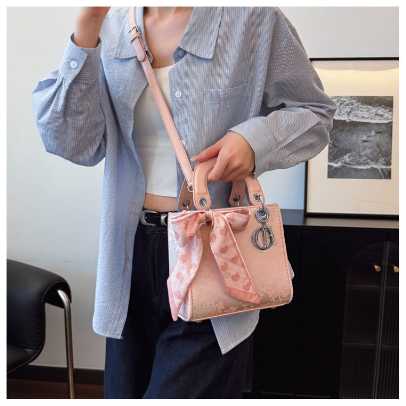 2025 Free Shipping Women's Designer Embroidery Handheld Concubine Single Shoulder Crossbody Bag pink