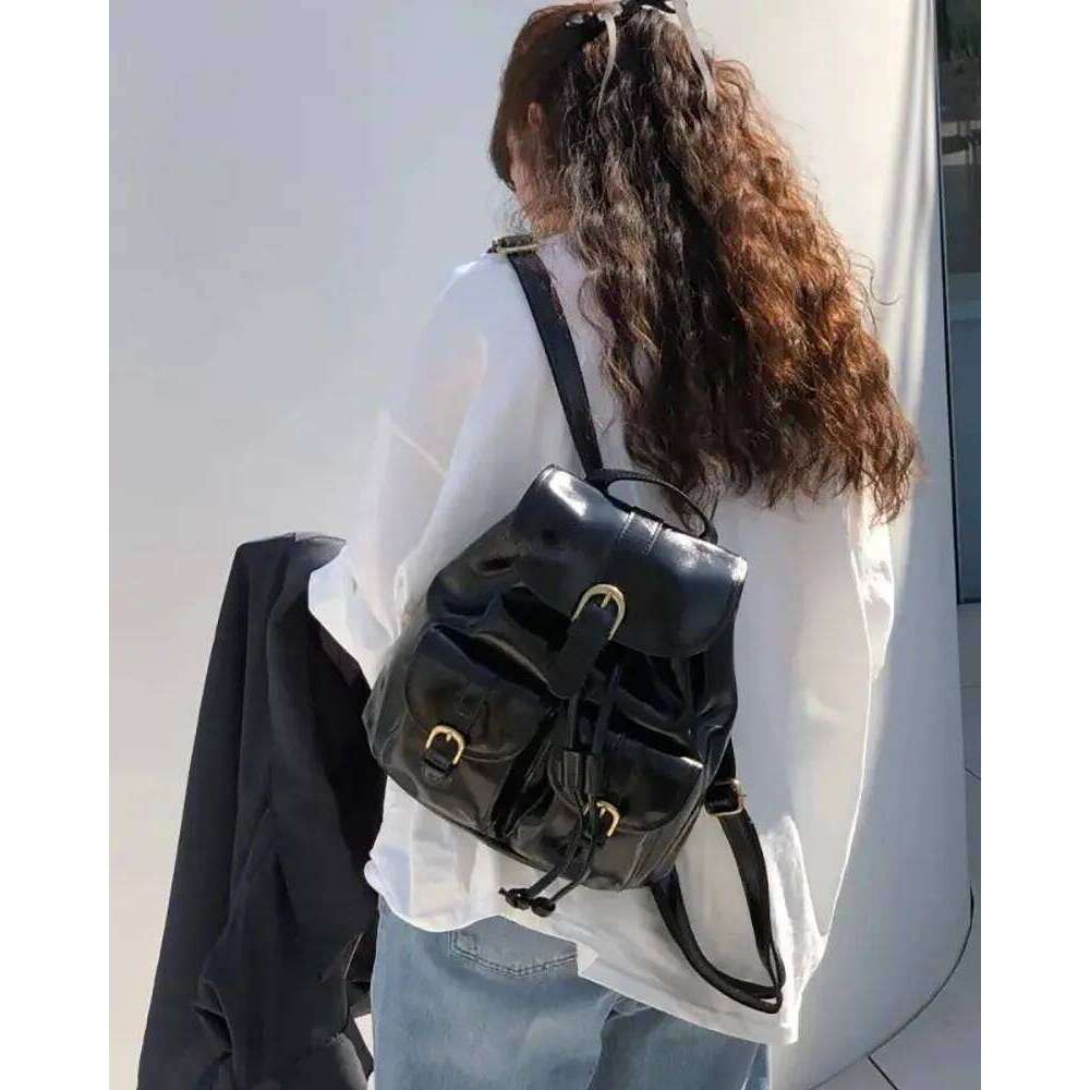 Vintage Women Backpacks Oil-Waxed Skin Ladies School Bags Large Capacity Travel Backpack Leather Student Rucksack Daypack