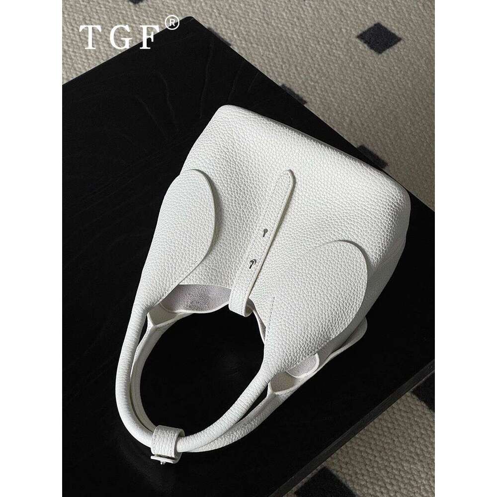 Handheld Bucket Bag for Women New This Year Light Luxury Niche Exquisite Commuter Crossbody Tote Basket Trend