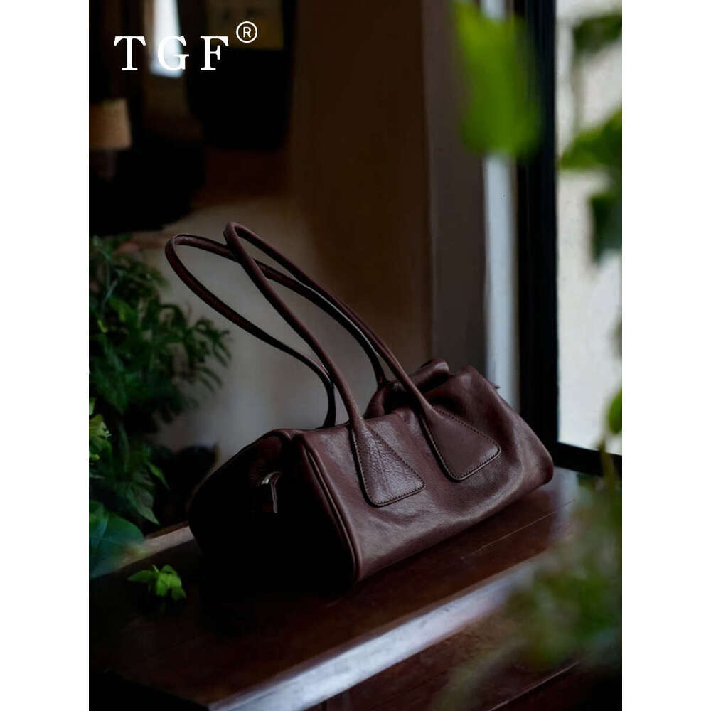 Underarm Baguette for Women New High Quality Niche Commuter Super Popular Handheld Bowling Bag