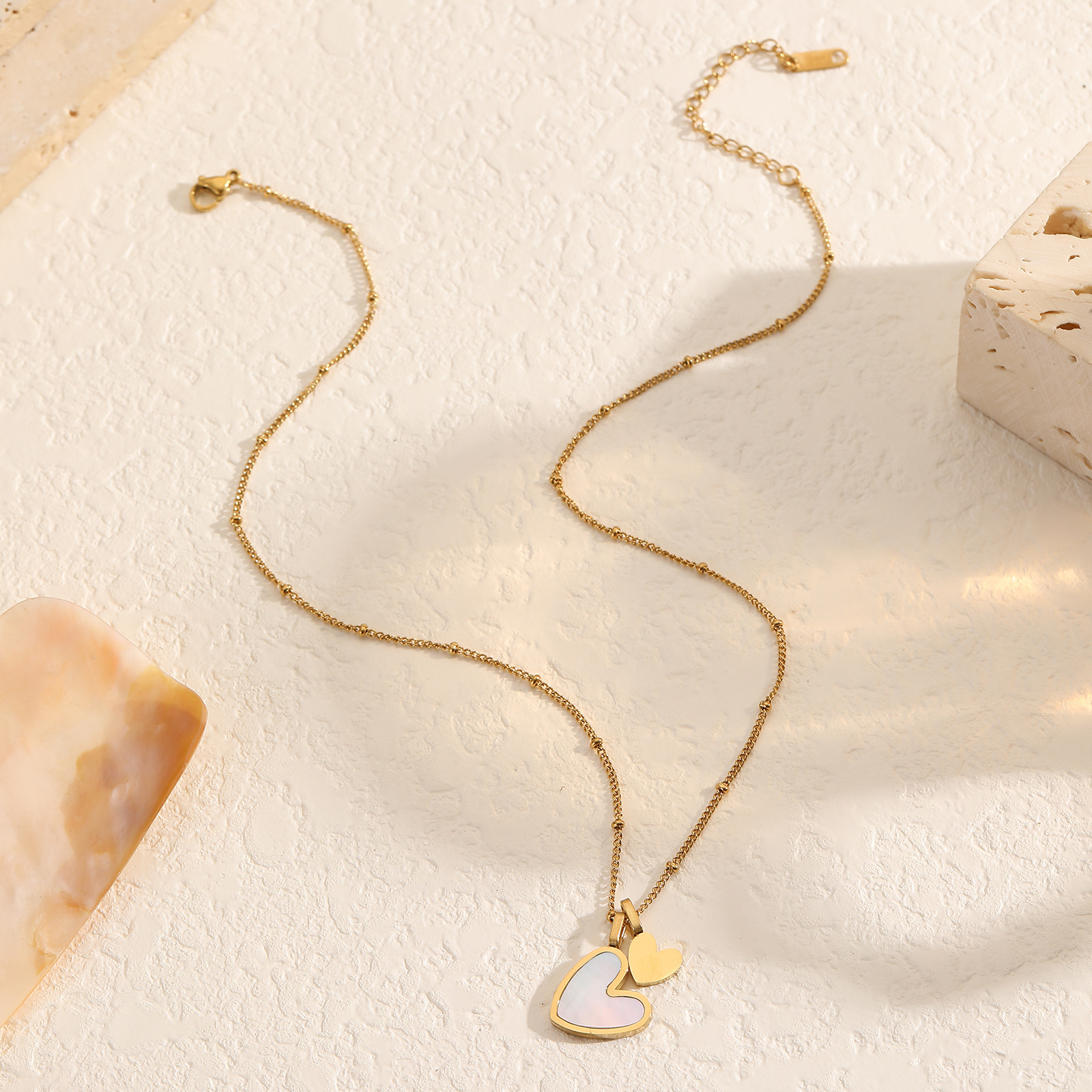 High-End White Mother-of-Pearl Necklace for Women, Fashionable Versatile Jewelry, Non-Fading Clavicle Chain, Peach Heart Pendant