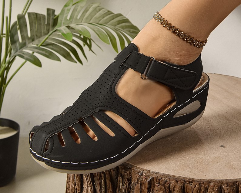 022-Foreign trade plus size retro Baotou sandals for women's summer new style hole shoes, thick soled round toe sloping heel octopus sandals