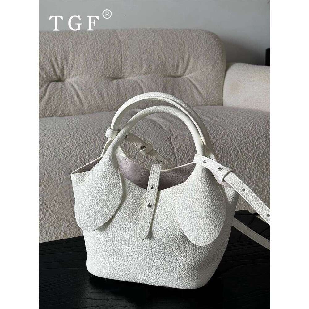 Handheld Bucket Bag for Women New This Year Light Luxury Niche Exquisite Commuter Crossbody Tote Basket Trend